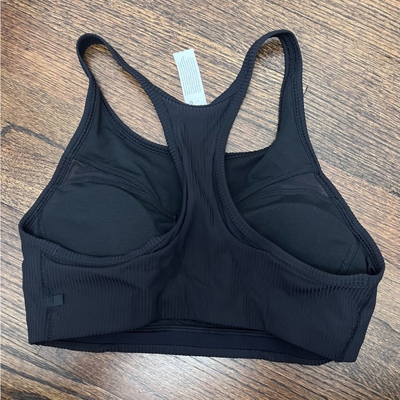 Lululemon Ribbed-Mesh High-Neck Bra *Medium Support, B/C Cup - Picture 2 of 5